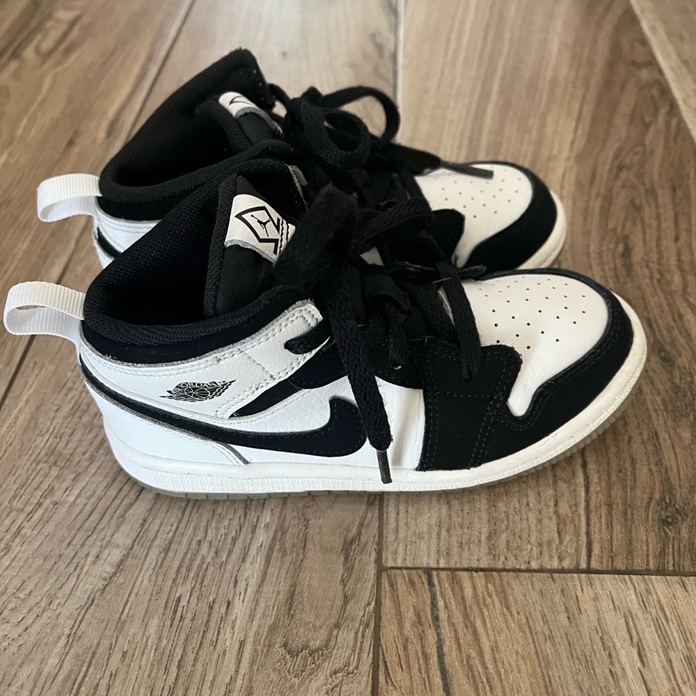 Nike Dunks Flight Club high top toddler Size  10 black and white